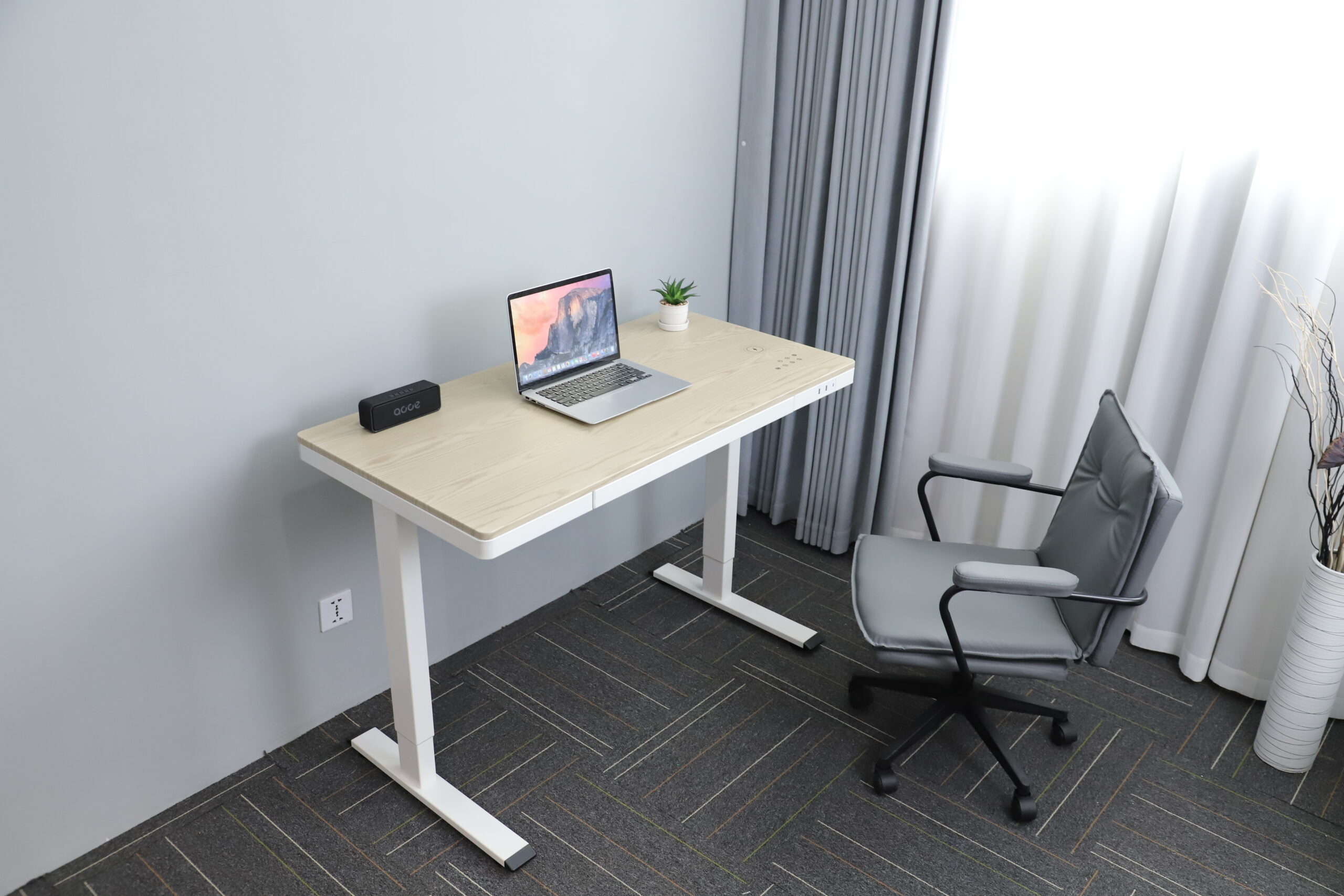 A Closer Look At Standing Desks With A Wireless Charger