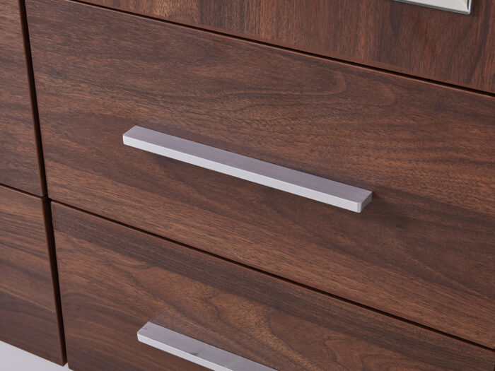 Metal handle for drawers