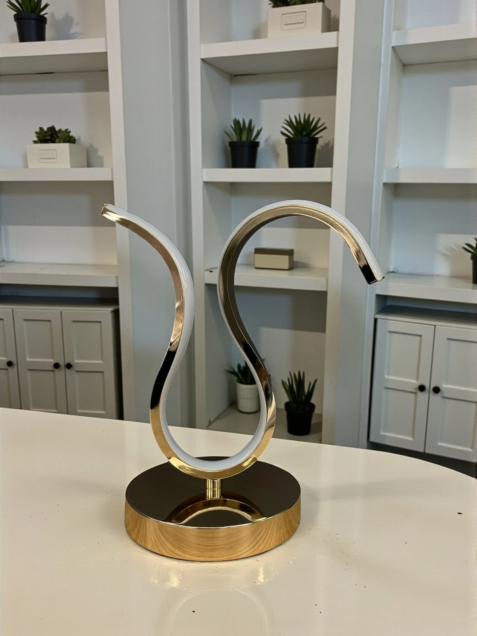 Curve LED Table Lamp