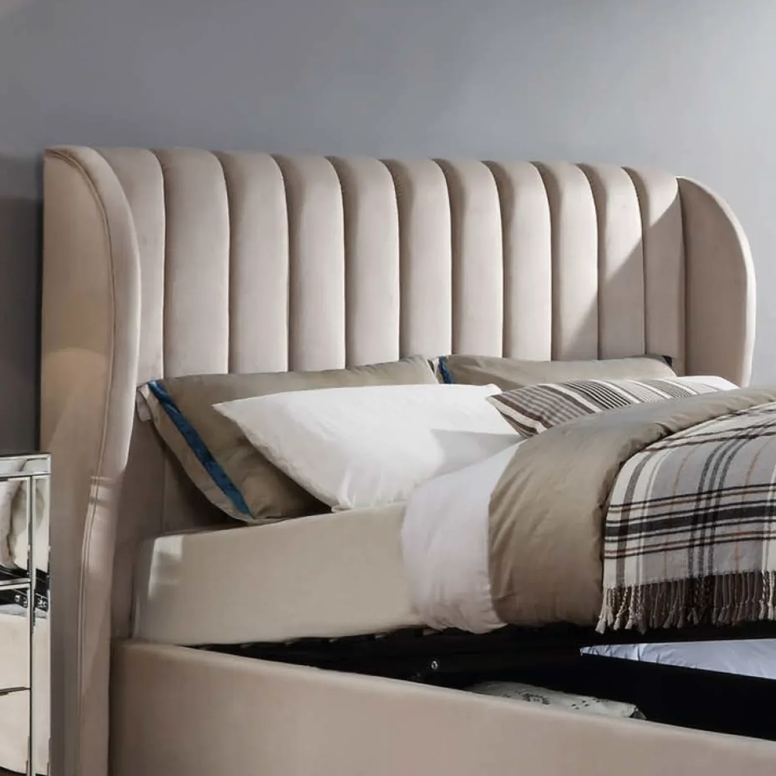 Belair Velvet Bedhead - Image 3